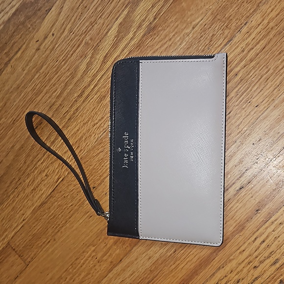 kate spade Handbags - Kate Spade Wristlet